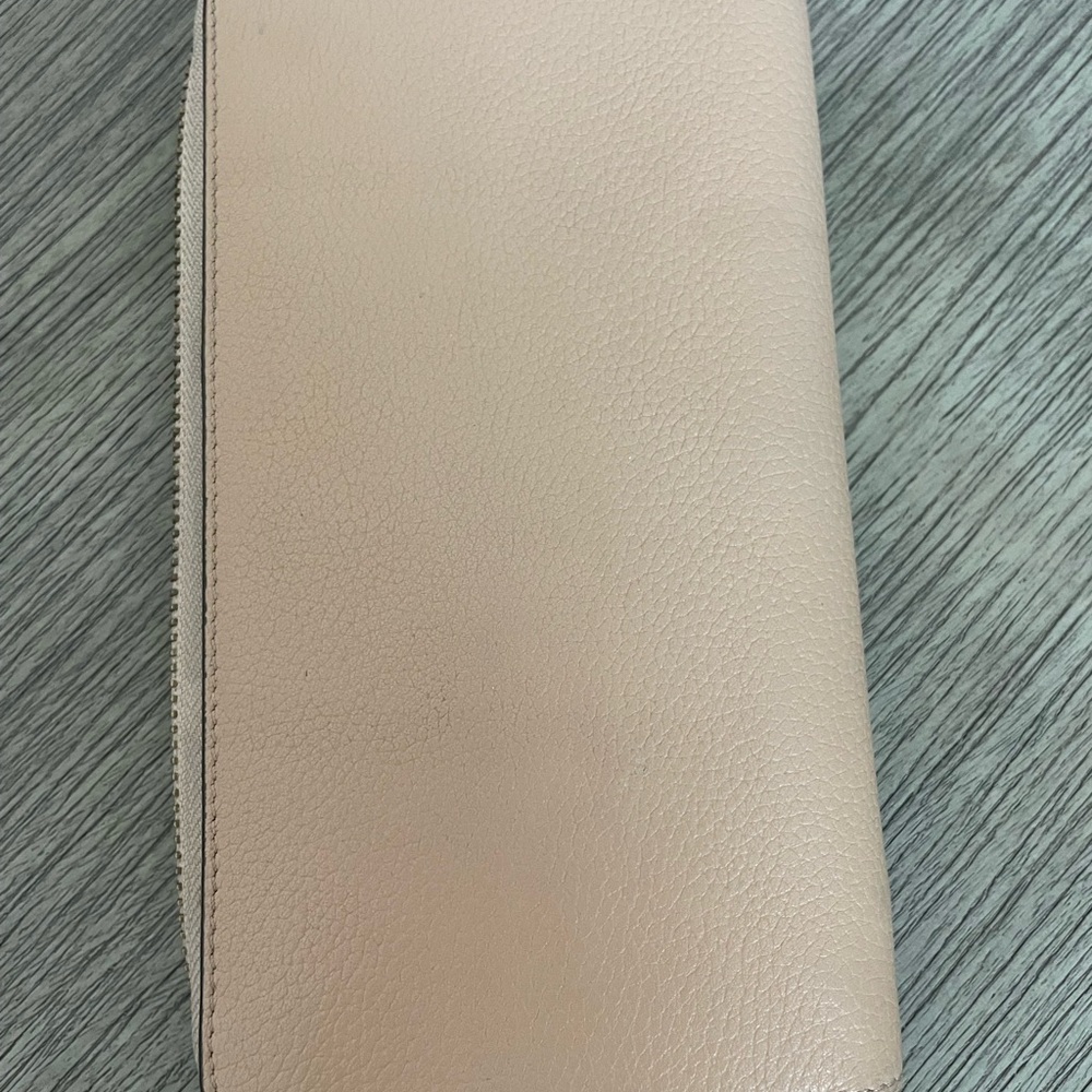 Tory Burch Beige Wallet with Gold Logo - Picture 11 of 15